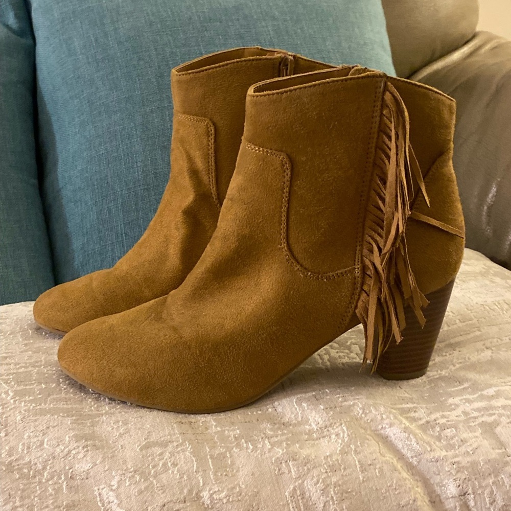 Boots with fringe